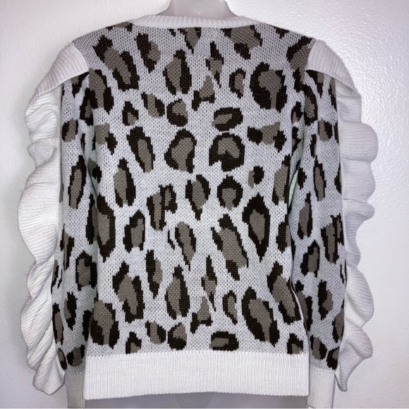 Chaser white leopard print sweater with ruffle sleeves - Picture 5 of 7